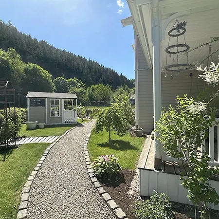 Besondere Naehe Nuerburgring * Lueckenbach